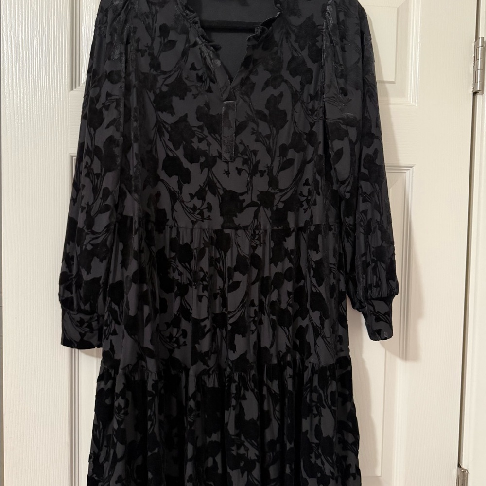 CeCe Charcoal Floral Long Sleeve Dress
